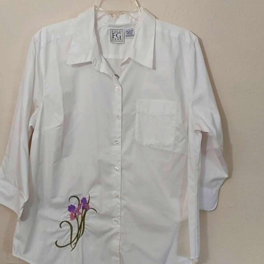 Field Gear Women's Size Small Embroidered Buttondown